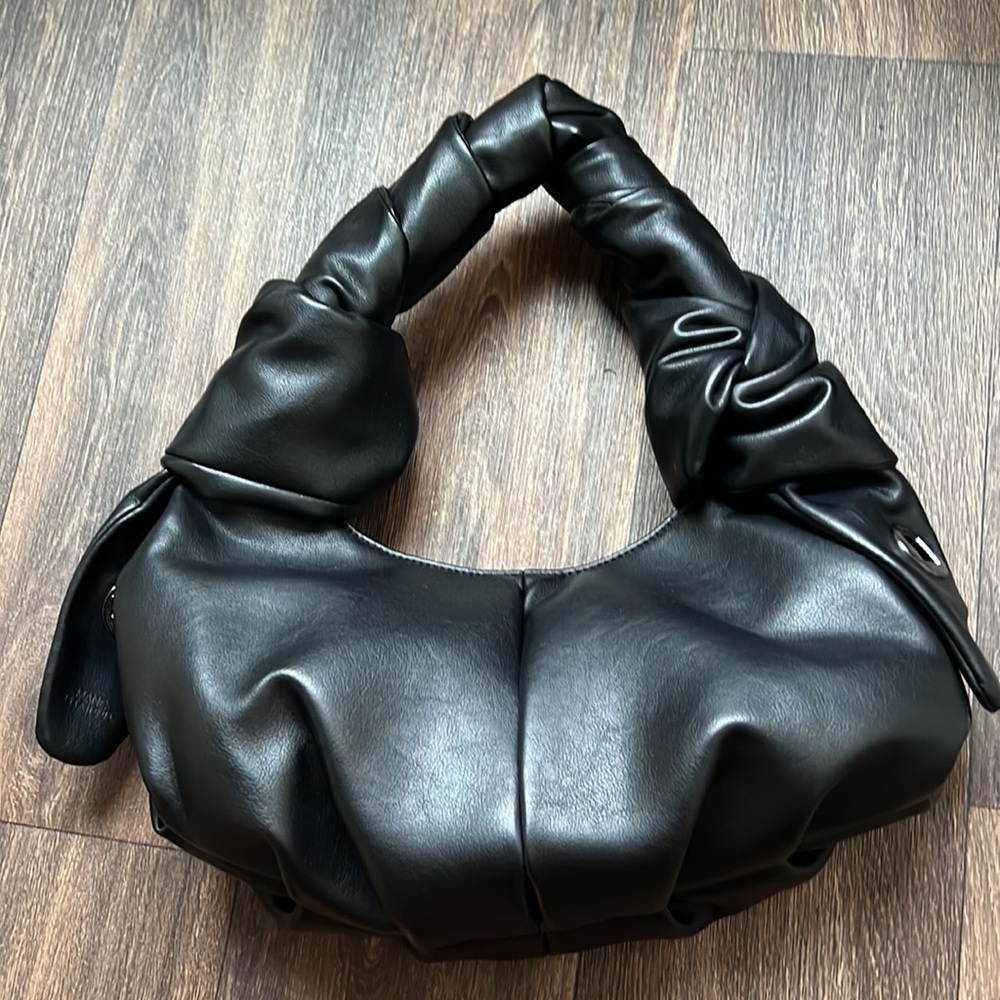 ISABELLA HOBO - Picture 3 of 5